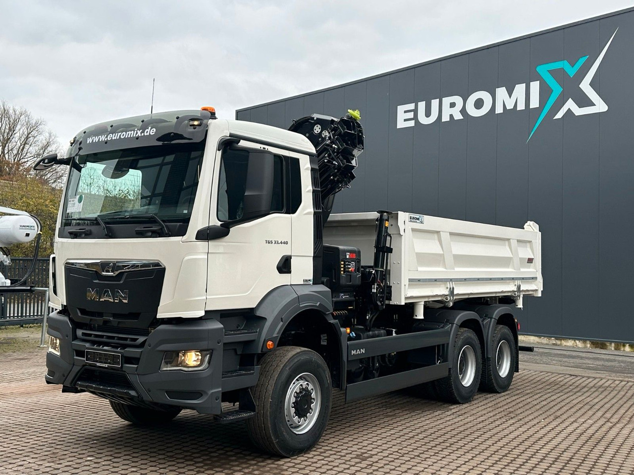 MAN TGS 33.440 6x6 /3-Seiten- Kipper / Kran HIAB 302 - Tipper, Crane truck: picture 2 MAN TGS 33.440 6x6 /3-Seiten- Kipper / Kran HIAB 302 - Tipper, Crane truck: picture 2