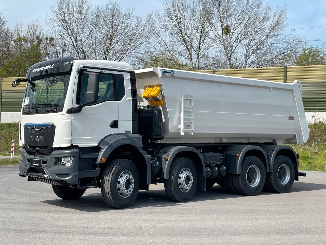 MAN TGS 41.400 8x4 / EUROMIX MTP 20m³/ EURO2 Kipper - Tipper: picture 3 MAN TGS 41.400 8x4 / EUROMIX MTP 20m³/ EURO2 Kipper - Tipper: picture 3
