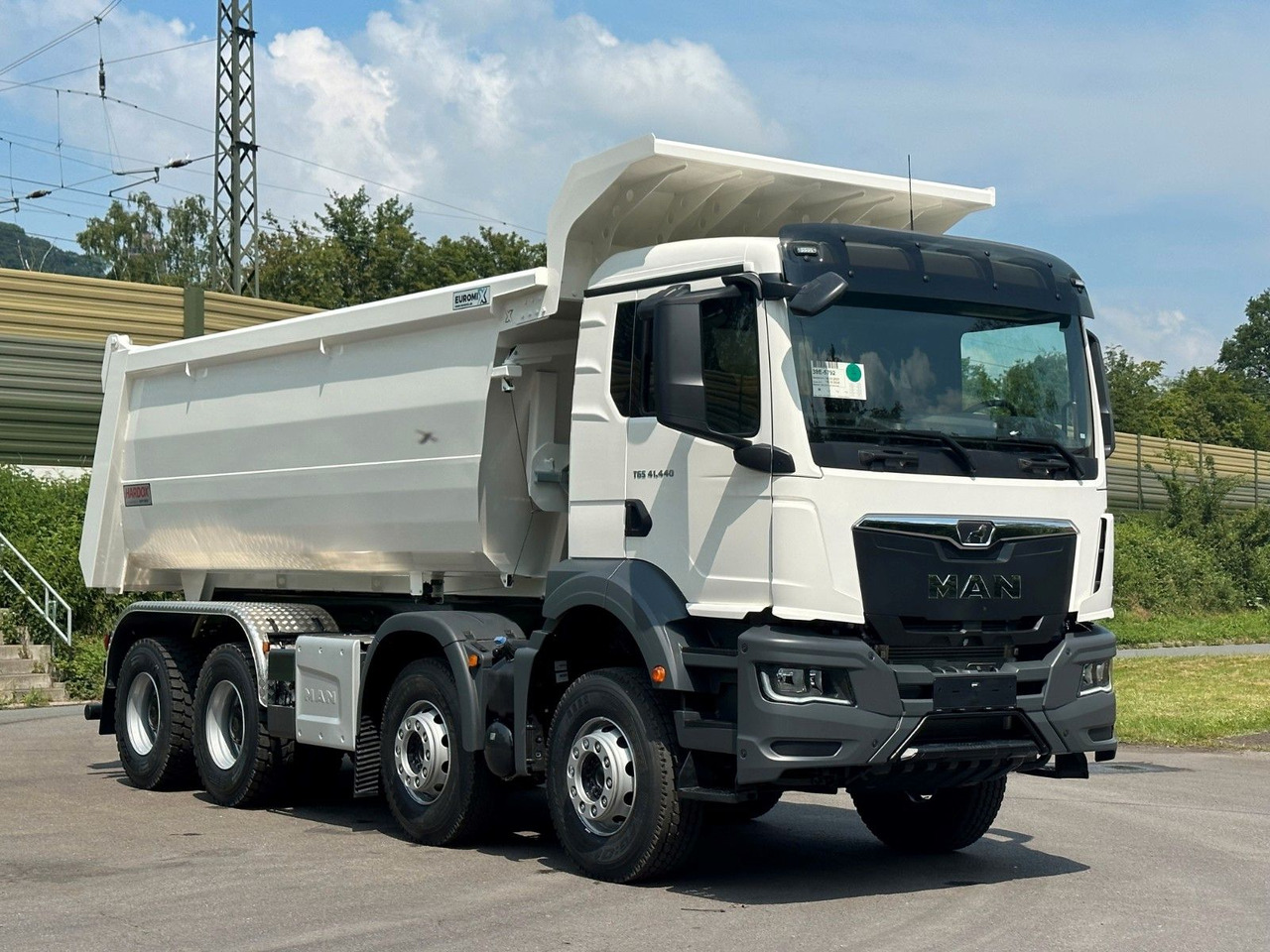 MAN TGS 41.440 8x4 EuromixMTP Mulden-Kipper - Tipper: picture 1 MAN TGS 41.440 8x4 EuromixMTP Mulden-Kipper - Tipper: picture 1