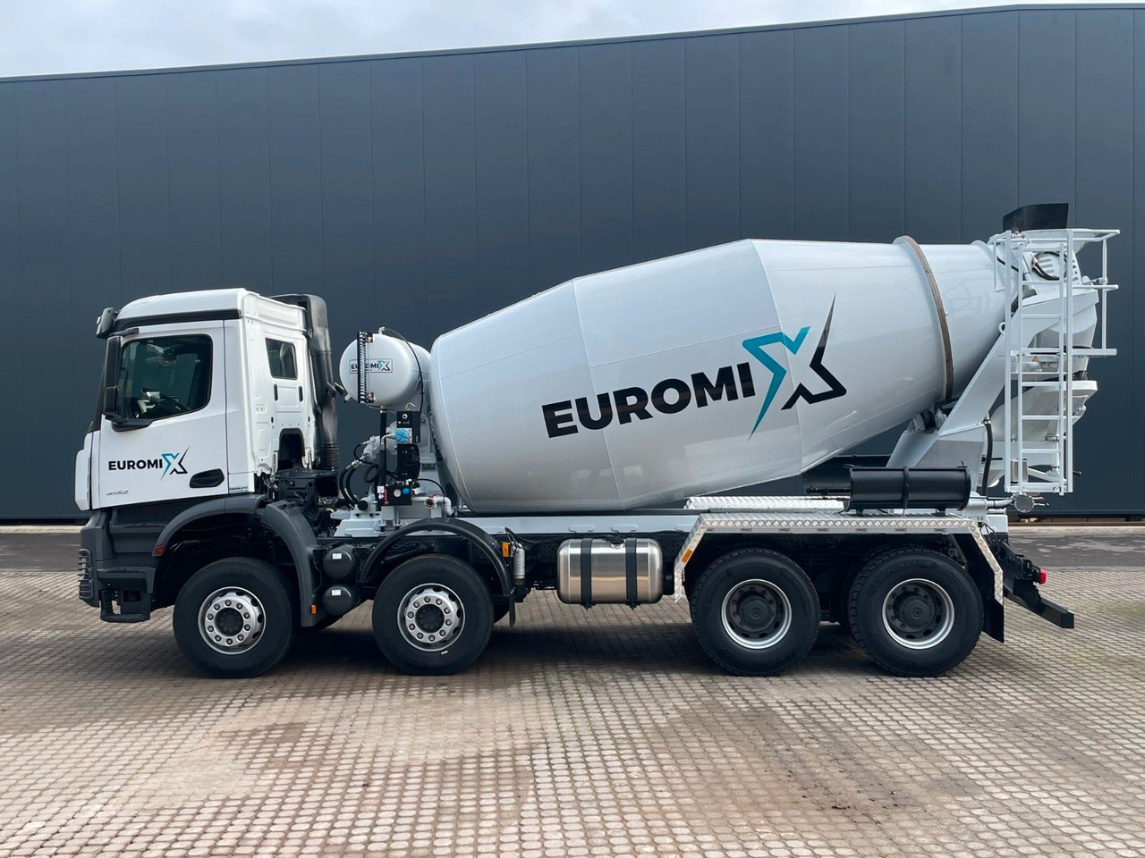 Mercedes-Benz AROCS 5 4142 B 8X4 Euro 3 EuromixMTP EM 10 - Concrete mixer truck: picture 2 Mercedes-Benz AROCS 5 4142 B 8X4 Euro 3 EuromixMTP EM 10 - Concrete mixer truck: picture 2