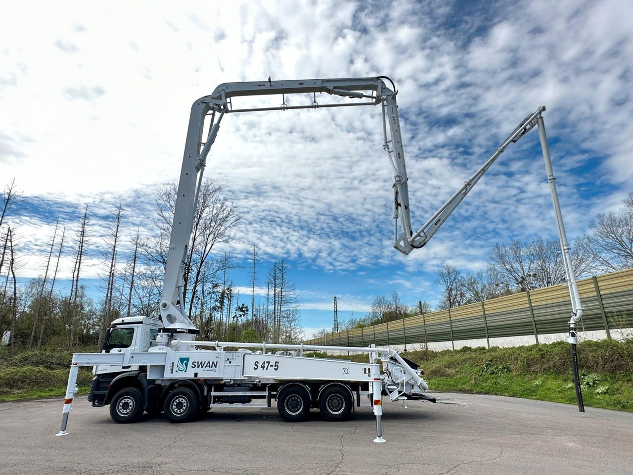Mercedes-Benz Arocs 5 4542 8x4 SWAN TSP 47-5 160RZ ( 47m ) - Concrete pump truck: picture 5 Mercedes-Benz Arocs 5 4542 8x4 SWAN TSP 47-5 160RZ ( 47m ) - Concrete pump truck: picture 5