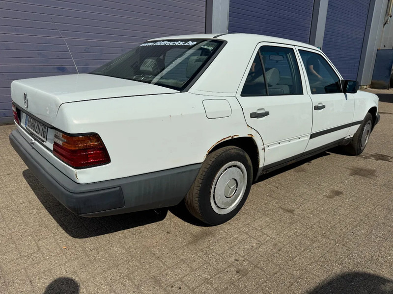 Mercedes-Benz 200-serie **W124-250D** - Sedan: picture 4 Mercedes-Benz 200-serie **W124-250D** - Sedan: picture 4