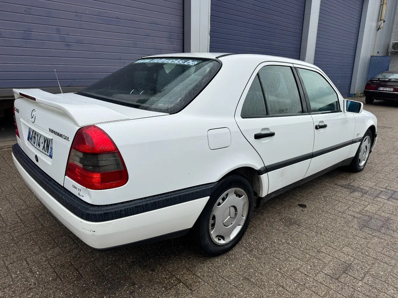 Mercedes-Benz C-Klasse **C250DIESEL** - Sedan: picture 4 Mercedes-Benz C-Klasse **C250DIESEL** - Sedan: picture 4