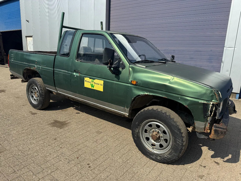 Nissan King-cab **DIESEL-4X4** - Car: picture 1 Nissan King-cab **DIESEL-4X4** - Car: picture 1