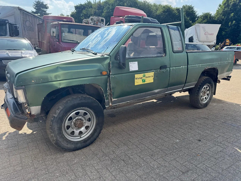 Nissan King-cab **DIESEL-4X4** - Car: picture 3 Nissan King-cab **DIESEL-4X4** - Car: picture 3