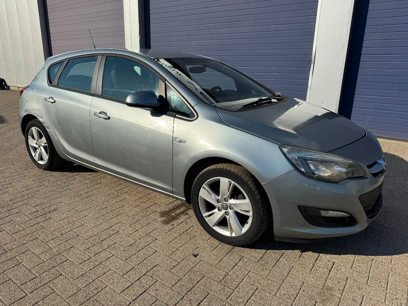 Opel Astra **EURO5-AIRCO** - Sedan: picture 3 Opel Astra **EURO5-AIRCO** - Sedan: picture 3