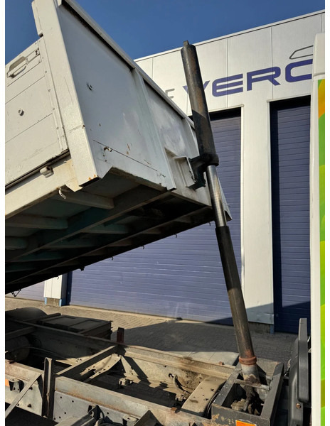 Renault Midlum 150 **BELGIAN TRUCK-MANUAL PUMP-CAMION BELGE** - Tipper: picture 3 Renault Midlum 150 **BELGIAN TRUCK-MANUAL PUMP-CAMION BELGE** - Tipper: picture 3