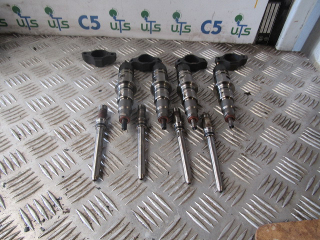 DAF LF 45 EURO 5 INJECTORS (4) COMPLETE WITH PENCILS AND CLAMPS - Fuel processing/ Fuel delivery for Truck: picture 1 DAF LF 45 EURO 5 INJECTORS (4) COMPLETE WITH PENCILS AND CLAMPS - Fuel processing/ Fuel delivery for Truck: picture 1