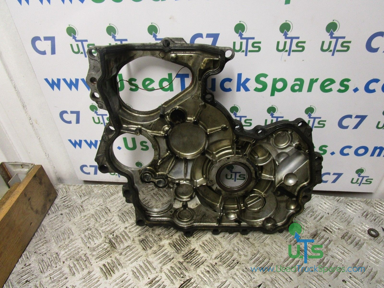 ISUZU NKR (4JJ1) OUTER TIMING COVER - Engine and parts for Truck: picture 1 ISUZU NKR (4JJ1) OUTER TIMING COVER - Engine and parts for Truck: picture 1