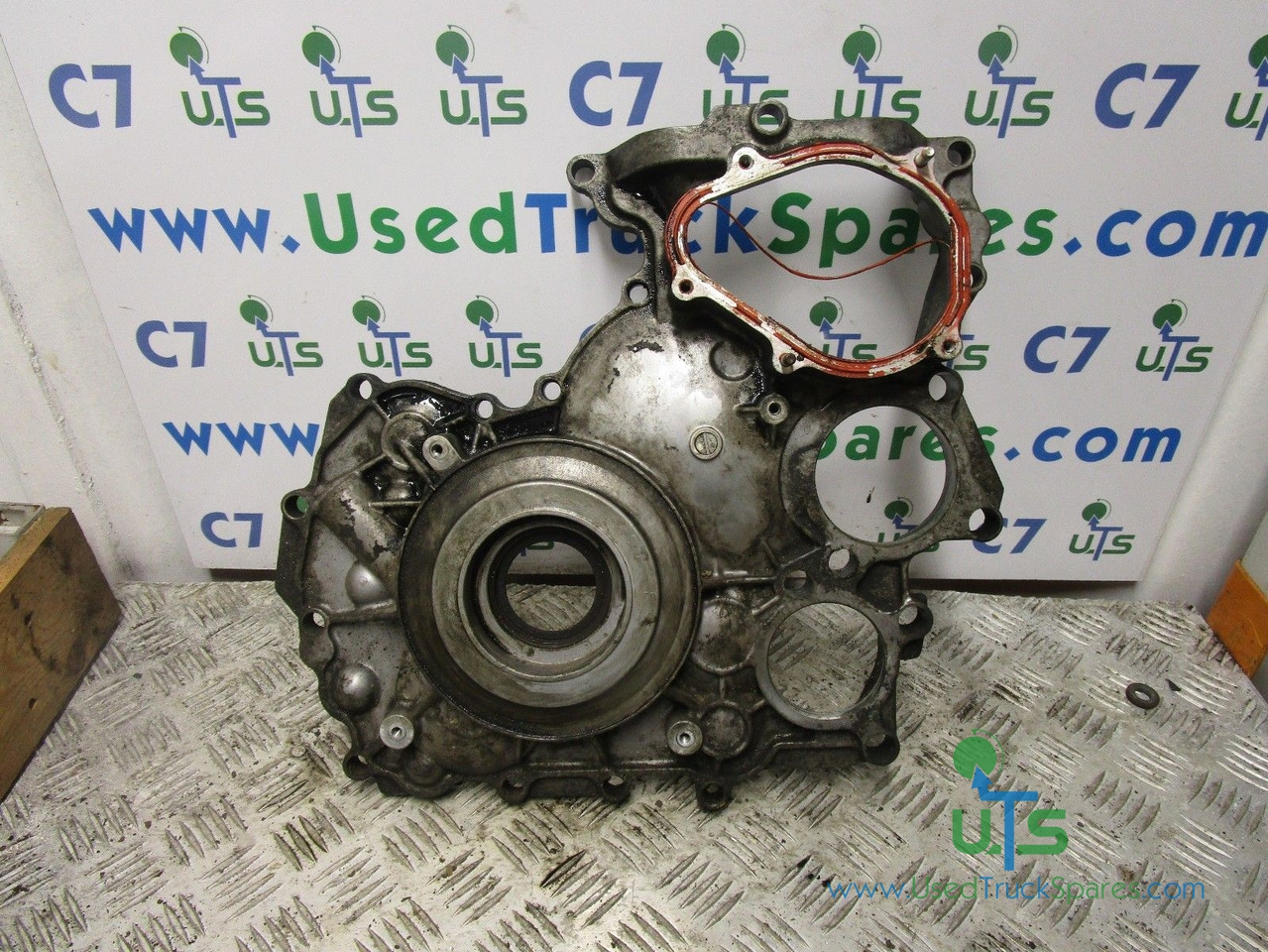 ISUZU NKR (4JJ1) OUTER TIMING COVER - Engine and parts for Truck: picture 2 ISUZU NKR (4JJ1) OUTER TIMING COVER - Engine and parts for Truck: picture 2