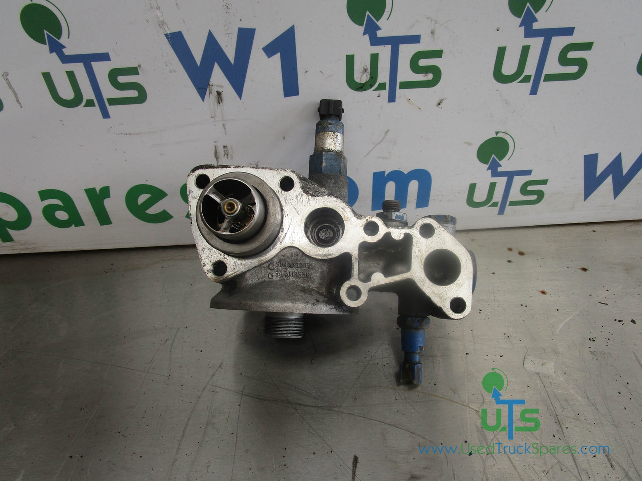 IVECO CURSOR 8 OIL FILTER HOUSING P/NO 504070785 - Engine and parts for Truck: picture 1 IVECO CURSOR 8 OIL FILTER HOUSING P/NO 504070785 - Engine and parts for Truck: picture 1