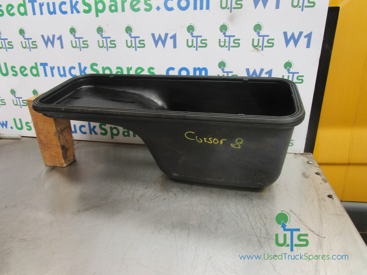 IVECO CURSOR 8 SUMP - Engine and parts for Truck: picture 1 IVECO CURSOR 8 SUMP - Engine and parts for Truck: picture 1