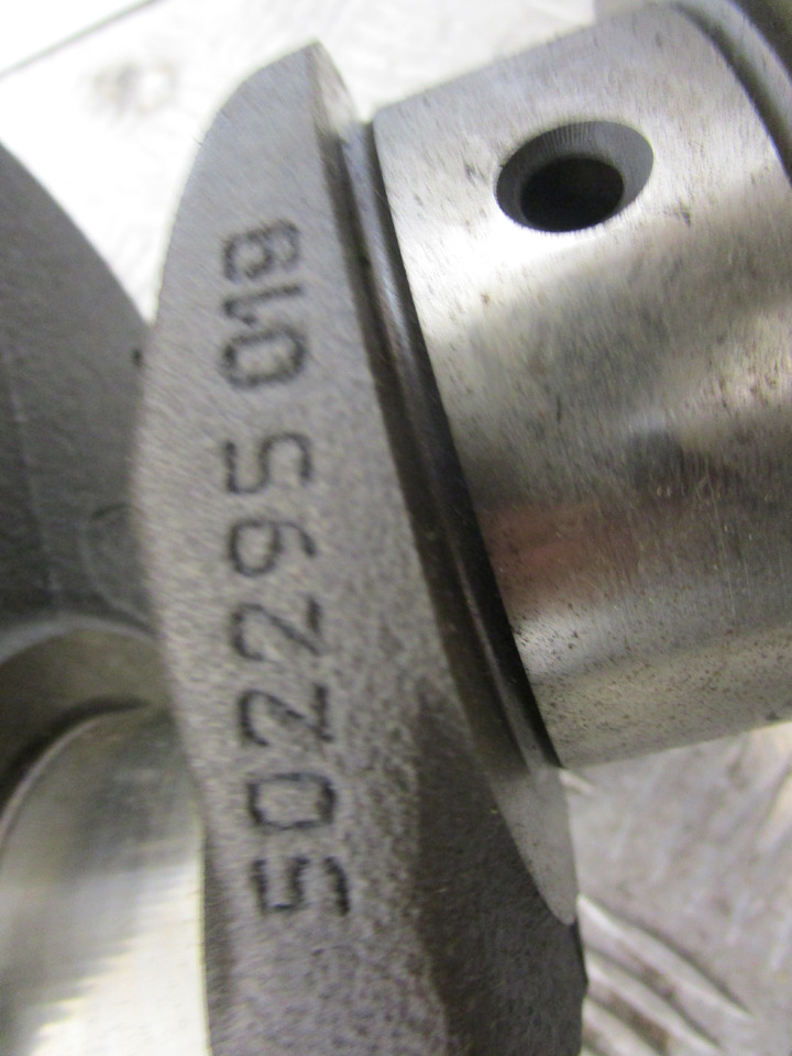 IVECO DAILY 3.0 STANDARD CRANKSHAFT P/NO 502295.019 - Engine and parts for Truck: picture 2 IVECO DAILY 3.0 STANDARD CRANKSHAFT P/NO 502295.019 - Engine and parts for Truck: picture 2