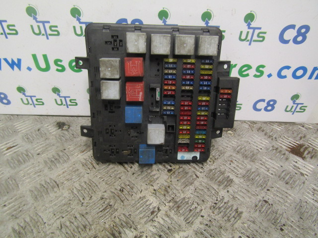 RENAULT MIDLUM DCI FUSE BAORD P/NO 5010516886/B - Electrical system for Truck: picture 1 RENAULT MIDLUM DCI FUSE BAORD P/NO 5010516886/B - Electrical system for Truck: picture 1