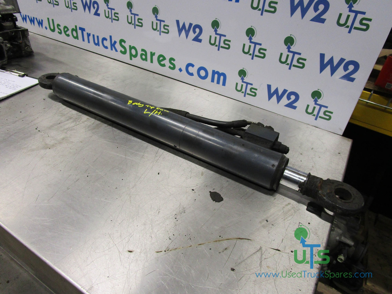 SCHMIDT SWINGO 200 L/HAND SIDE BODY / HOPPER TIPPING RAM - Hydraulic cylinder for Utility/ Special vehicle: picture 1 SCHMIDT SWINGO 200 L/HAND SIDE BODY / HOPPER TIPPING RAM - Hydraulic cylinder for Utility/ Special vehicle: picture 1