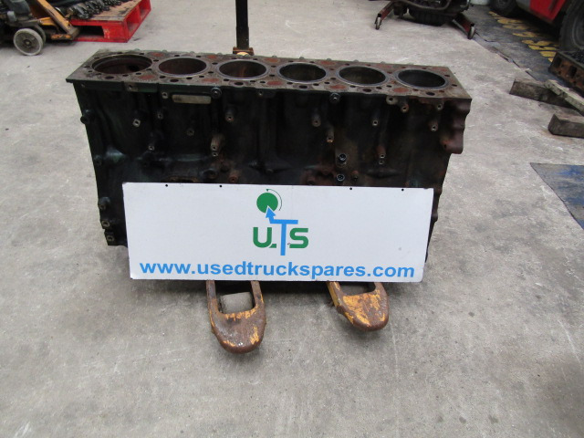 VOLVO FH13A ENGINE BLOCK ( NEEDS 1 LINER) - Engine and parts for Truck: picture 4 VOLVO FH13A ENGINE BLOCK ( NEEDS 1 LINER) - Engine and parts for Truck: picture 4
