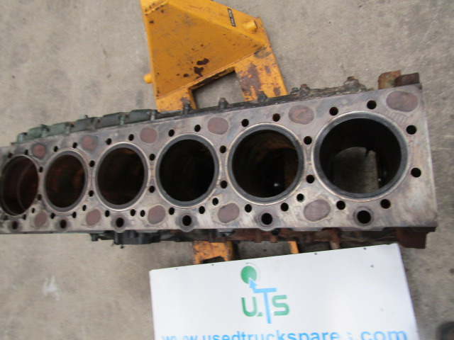 VOLVO FH13A ENGINE BLOCK ( NEEDS 1 LINER) - Engine and parts for Truck: picture 2 VOLVO FH13A ENGINE BLOCK ( NEEDS 1 LINER) - Engine and parts for Truck: picture 2