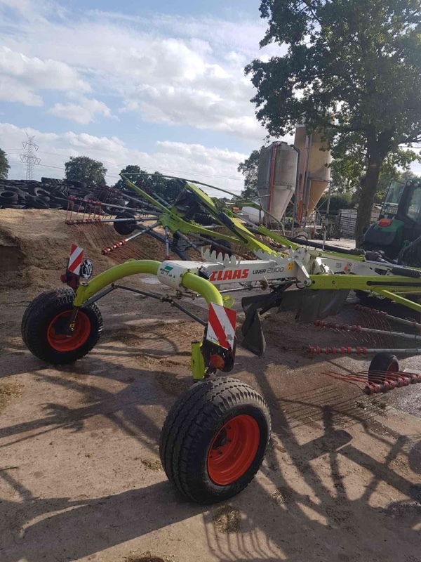 CLAAS Liner 2800 - Tedder/ Rake: picture 4 CLAAS Liner 2800 - Tedder/ Rake: picture 4