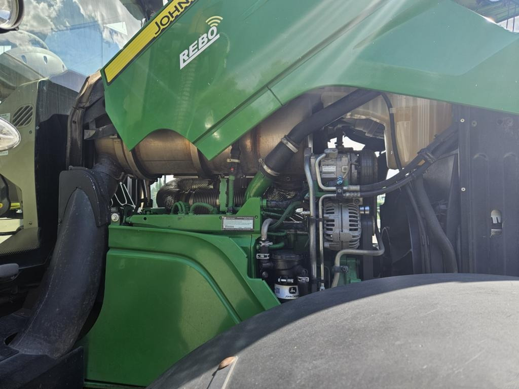 John Deere 6210R - Farm tractor: picture 2 John Deere 6210R - Farm tractor: picture 2