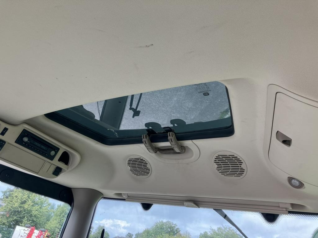 Farm tractor John Deere 6215R: picture 11