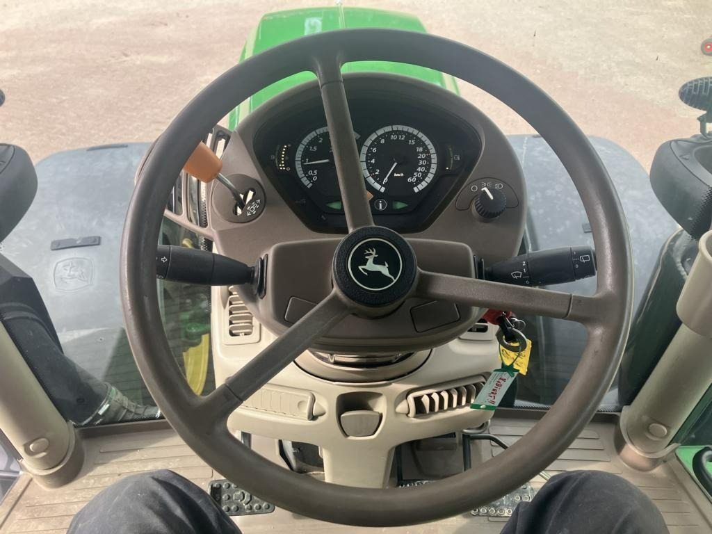 Farm tractor John Deere 6250R: picture 13