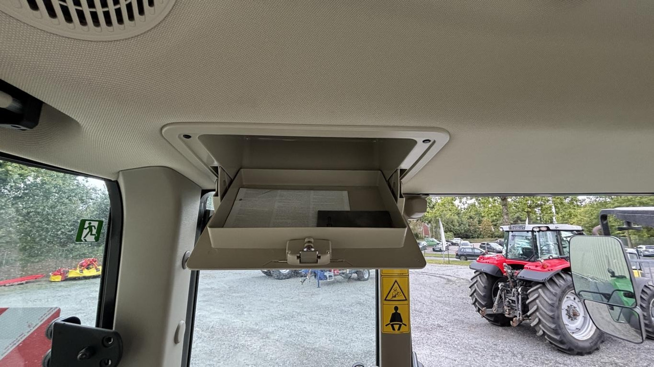 John Deere 6M240 - Farm tractor: picture 5 John Deere 6M240 - Farm tractor: picture 5