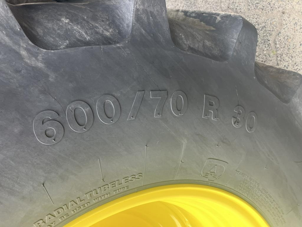 John Deere 6M250 - Farm tractor: picture 4 John Deere 6M250 - Farm tractor: picture 4