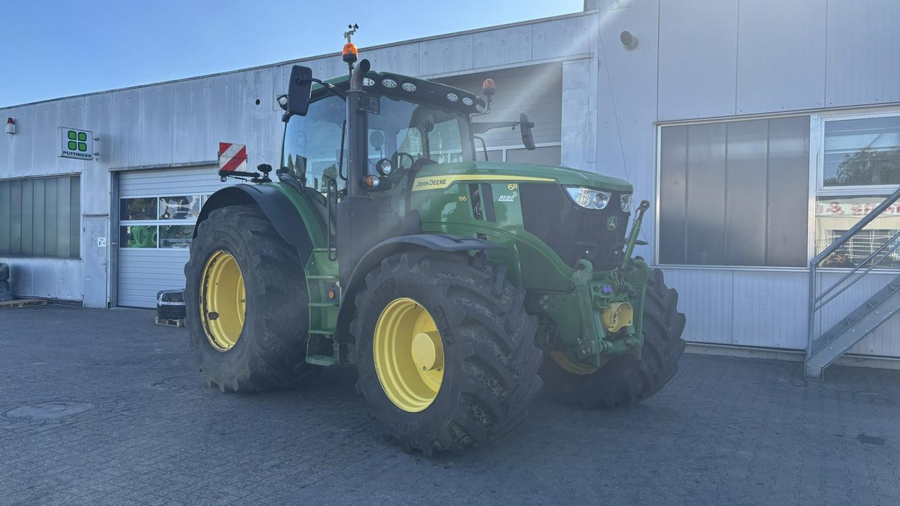 John Deere 6R195 - Farm tractor: picture 1 John Deere 6R195 - Farm tractor: picture 1