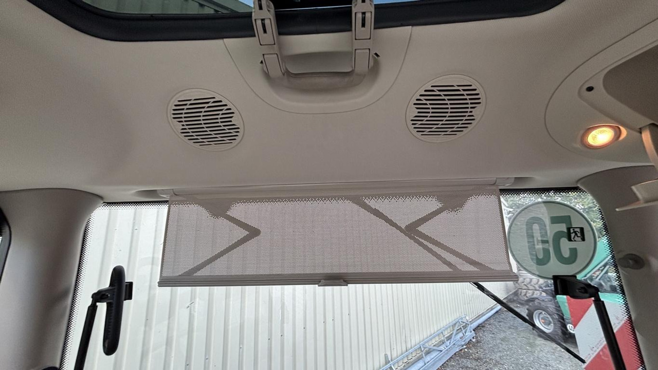 John Deere 6R215 - Farm tractor: picture 5 John Deere 6R215 - Farm tractor: picture 5