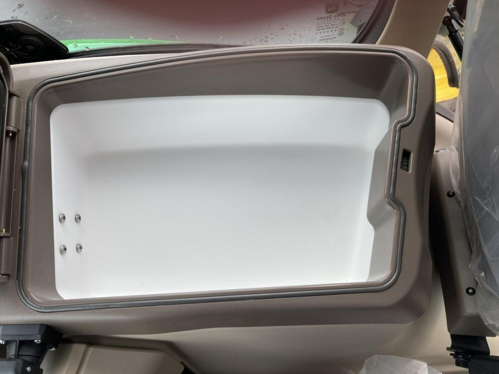 John Deere 6R250 - Farm tractor: picture 2 John Deere 6R250 - Farm tractor: picture 2