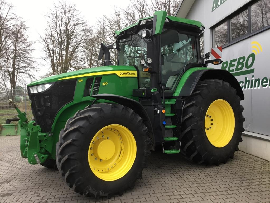 John Deere TRAKTOR 7R330 - Farm tractor: picture 1 John Deere TRAKTOR 7R330 - Farm tractor: picture 1
