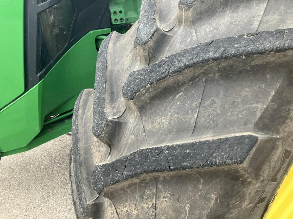John Deere TRAKTOR 8R410 - Farm tractor: picture 2 John Deere TRAKTOR 8R410 - Farm tractor: picture 2