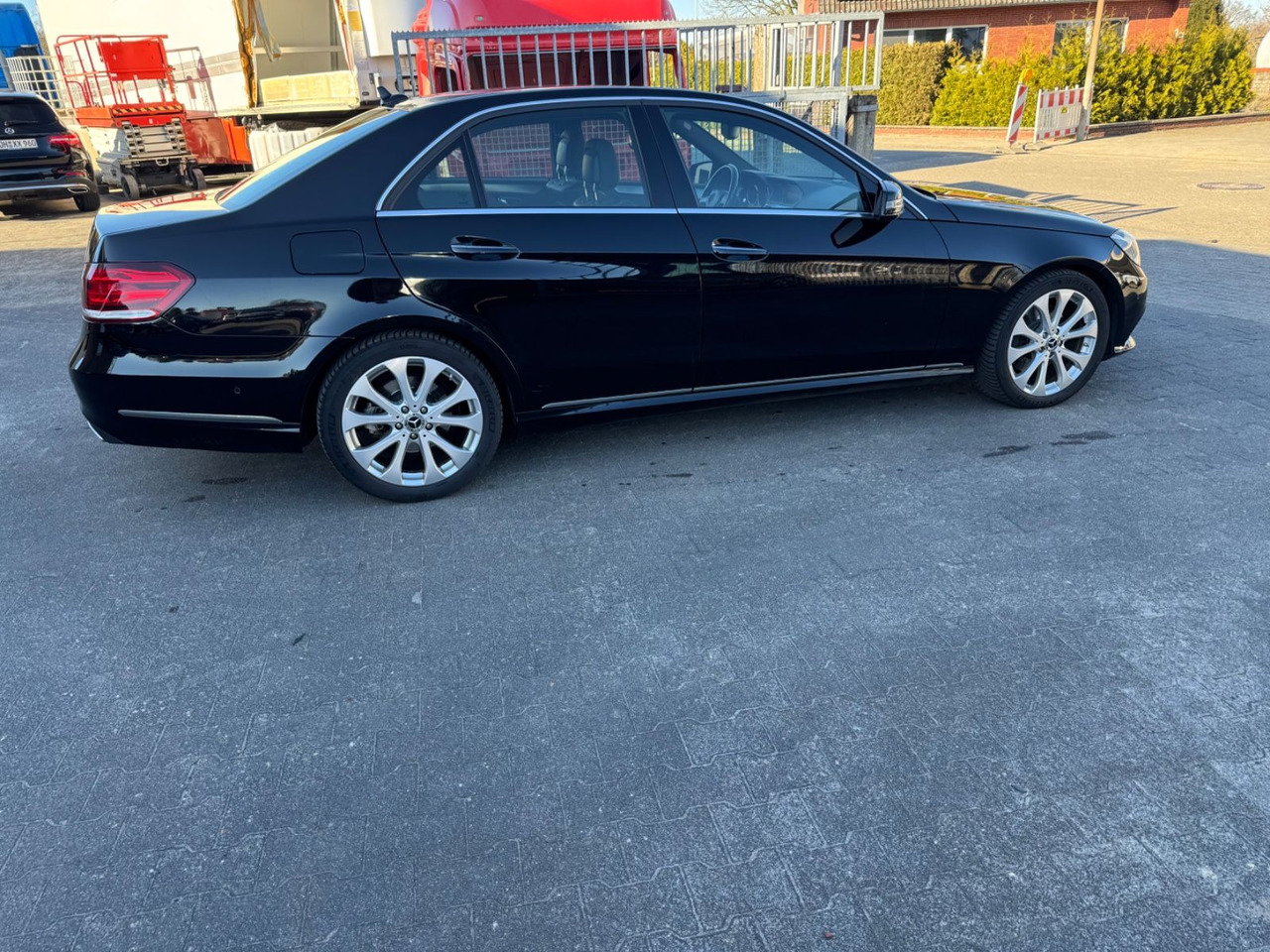 Mercedes-Benz E 350 BlueTec 4Matic Leder/Camera /AHK / Keyless - Car: picture 4 Mercedes-Benz E 350 BlueTec 4Matic Leder/Camera /AHK / Keyless - Car: picture 4