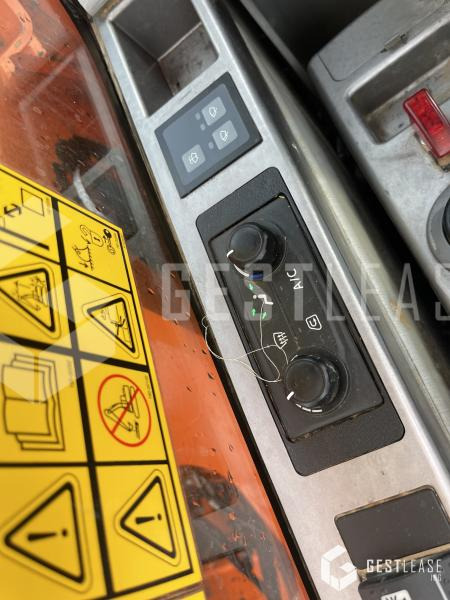 Crawler excavator Doosan DX235LC: picture 12