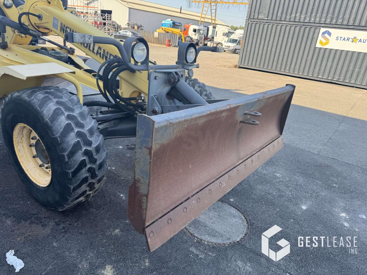 New Holland F 106.6 A - Grader: picture 5 New Holland F 106.6 A - Grader: picture 5