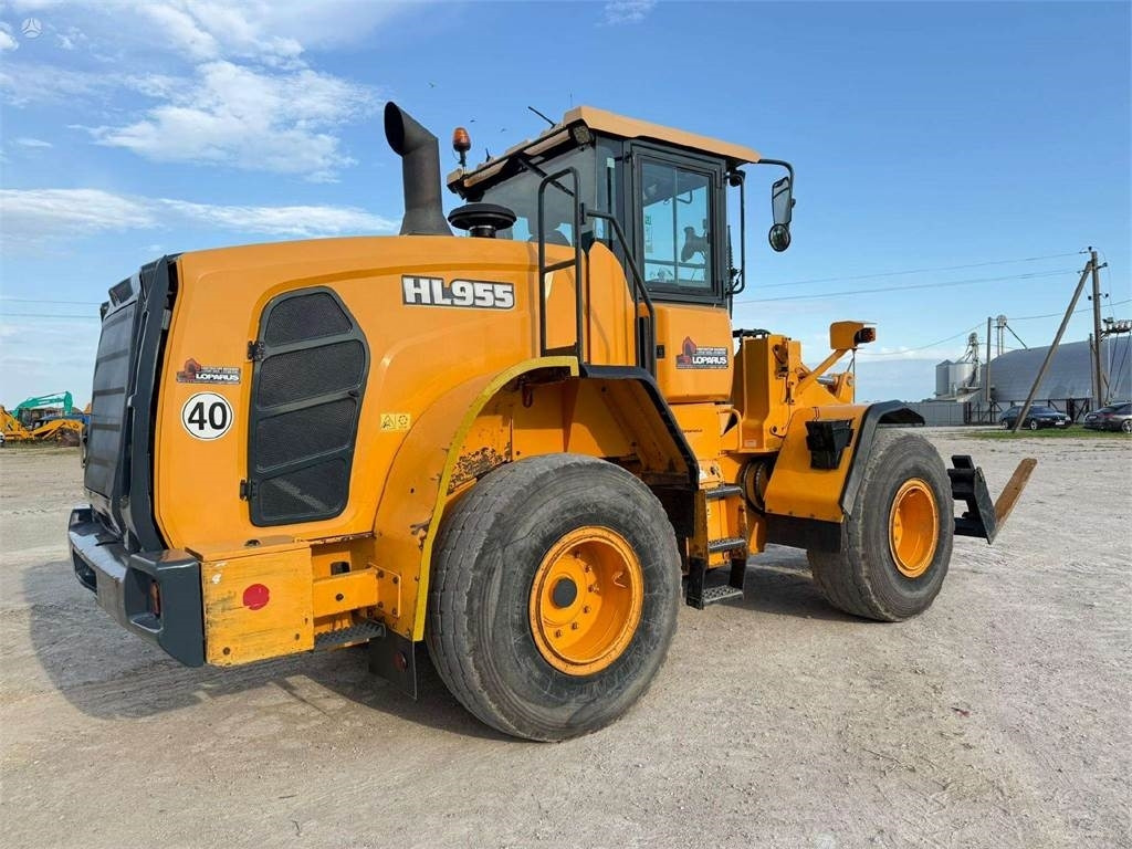 Hyundai HL 955 - Wheel loader: picture 3 Hyundai HL 955 - Wheel loader: picture 3