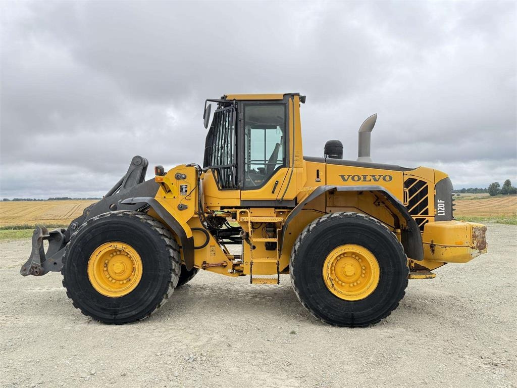 Volvo L 120 F , 4rd line , coupler - Wheel loader: picture 2 Volvo L 120 F , 4rd line , coupler - Wheel loader: picture 2