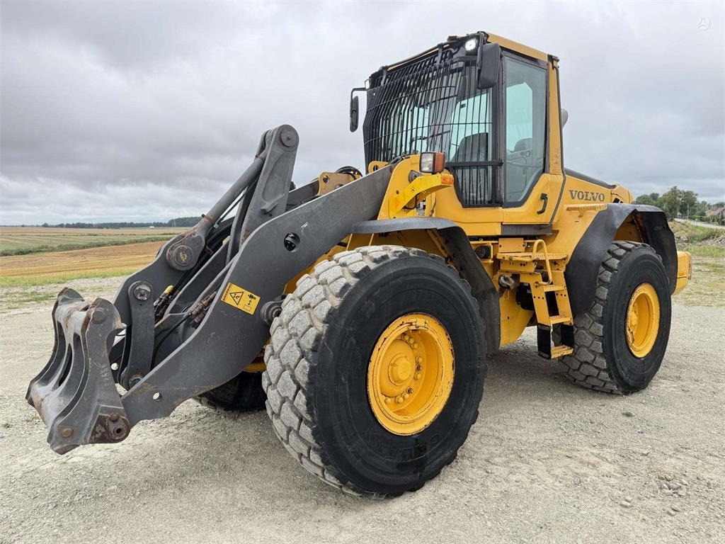 Volvo L 120 F , 4rd line , coupler - Wheel loader: picture 1 Volvo L 120 F , 4rd line , coupler - Wheel loader: picture 1