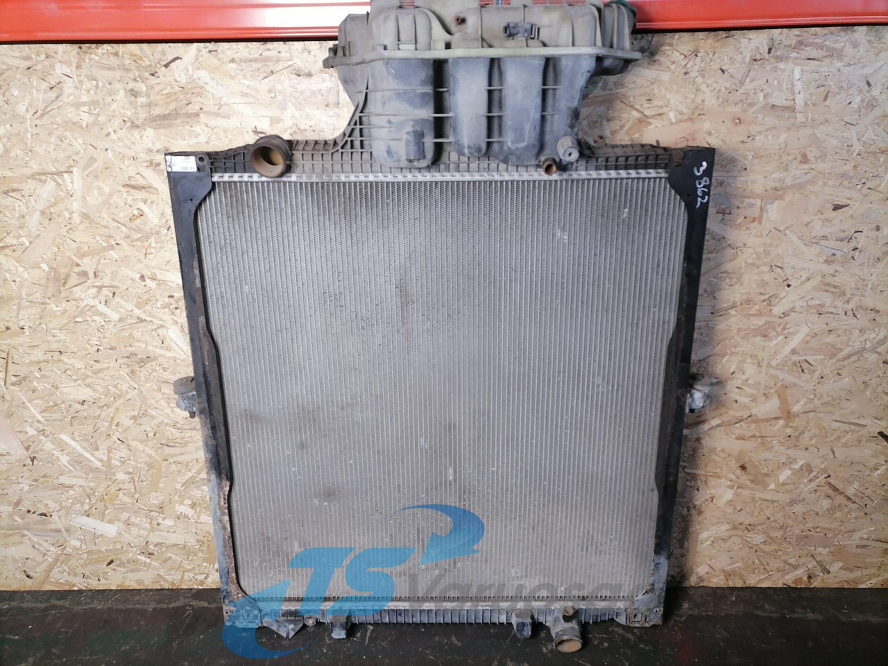 MAN Cooling radiator 81061016512 - Radiator for Truck: picture 1 MAN Cooling radiator 81061016512 - Radiator for Truck: picture 1