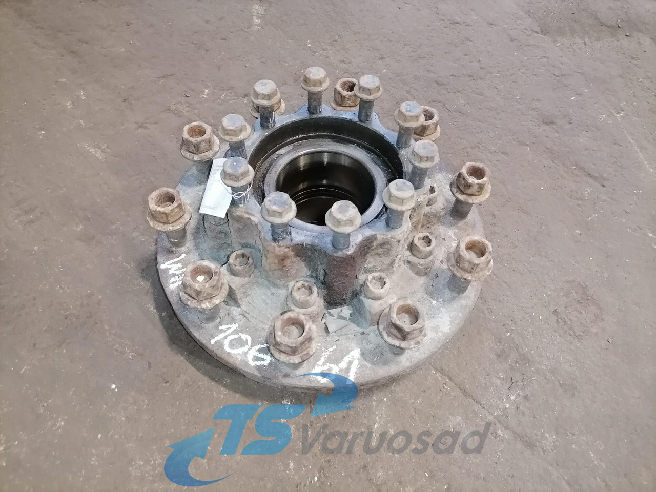 MAN Rear axel hub 81357010155 - Hub for Truck: picture 1 MAN Rear axel hub 81357010155 - Hub for Truck: picture 1