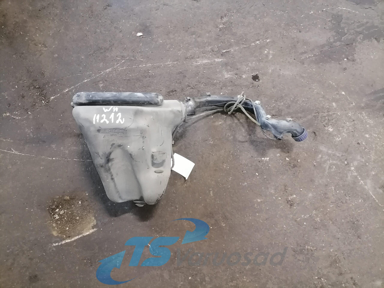 MAN Windscreen washer fluid tank 81264810079 - Wiper for Truck: picture 1 MAN Windscreen washer fluid tank 81264810079 - Wiper for Truck: picture 1