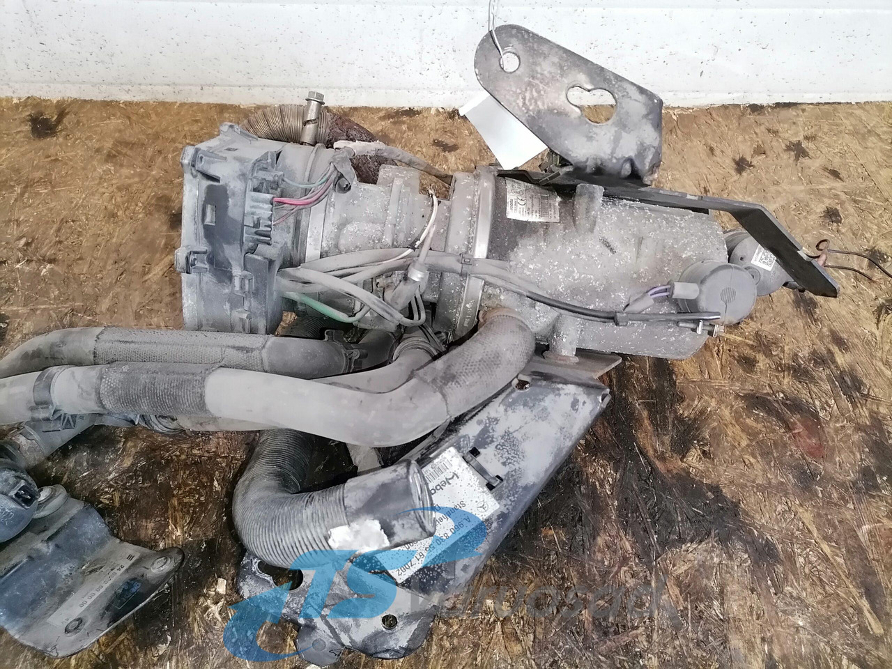 Mercedes-Benz Auxiliary heater A0014465429 - Heating/ Ventilation for Truck: picture 4 Mercedes-Benz Auxiliary heater A0014465429 - Heating/ Ventilation for Truck: picture 4