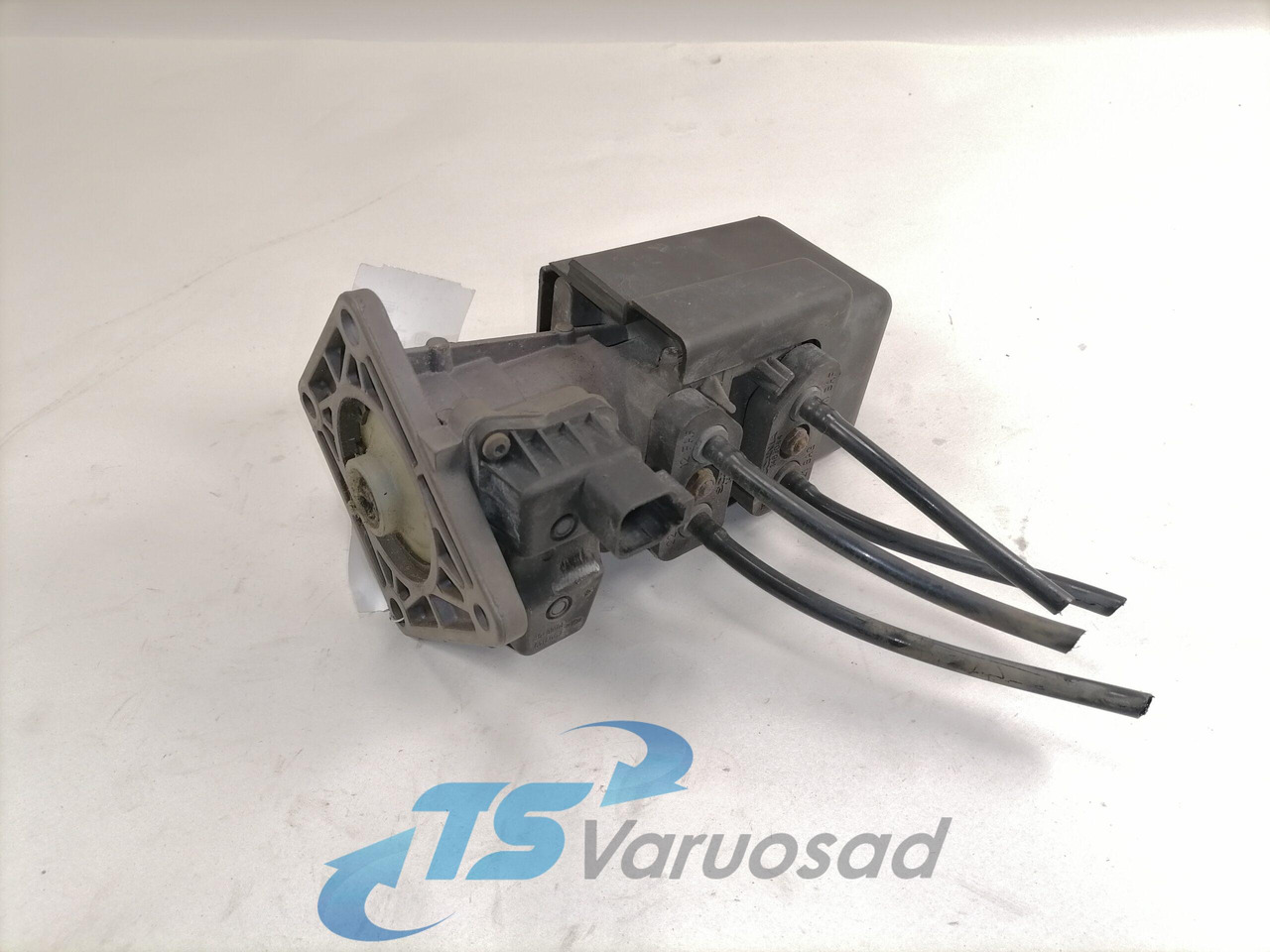 Scania Brake pressure control 1793024 - Brake valve for Truck: picture 1 Scania Brake pressure control 1793024 - Brake valve for Truck: picture 1