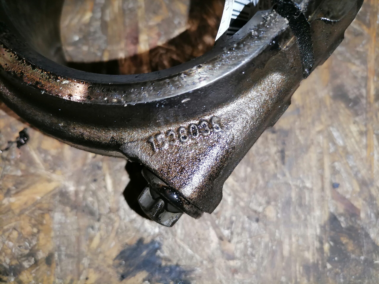 Scania Connecting rod + piston 1798596 - Piston/ Ring/ Bushing for Truck: picture 4 Scania Connecting rod + piston 1798596 - Piston/ Ring/ Bushing for Truck: picture 4