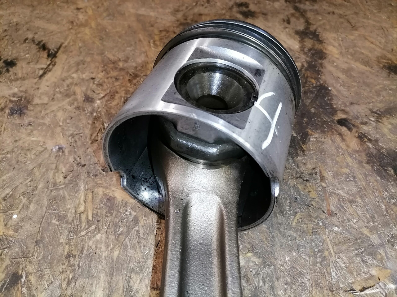 Scania Connecting rod + piston 1798596 - Piston/ Ring/ Bushing for Truck: picture 3 Scania Connecting rod + piston 1798596 - Piston/ Ring/ Bushing for Truck: picture 3
