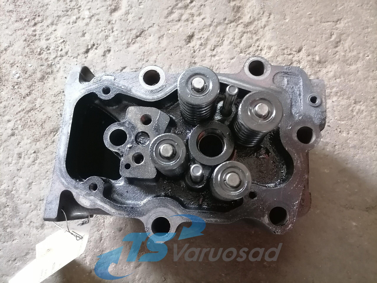 Scania Cylinder head 1388084 - Motorhead for Truck: picture 3 Scania Cylinder head 1388084 - Motorhead for Truck: picture 3