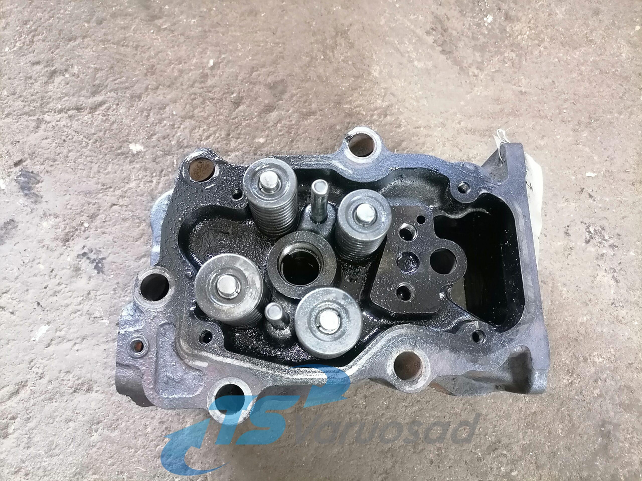 Scania Cylinder head 1388084 - Motorhead for Truck: picture 3 Scania Cylinder head 1388084 - Motorhead for Truck: picture 3