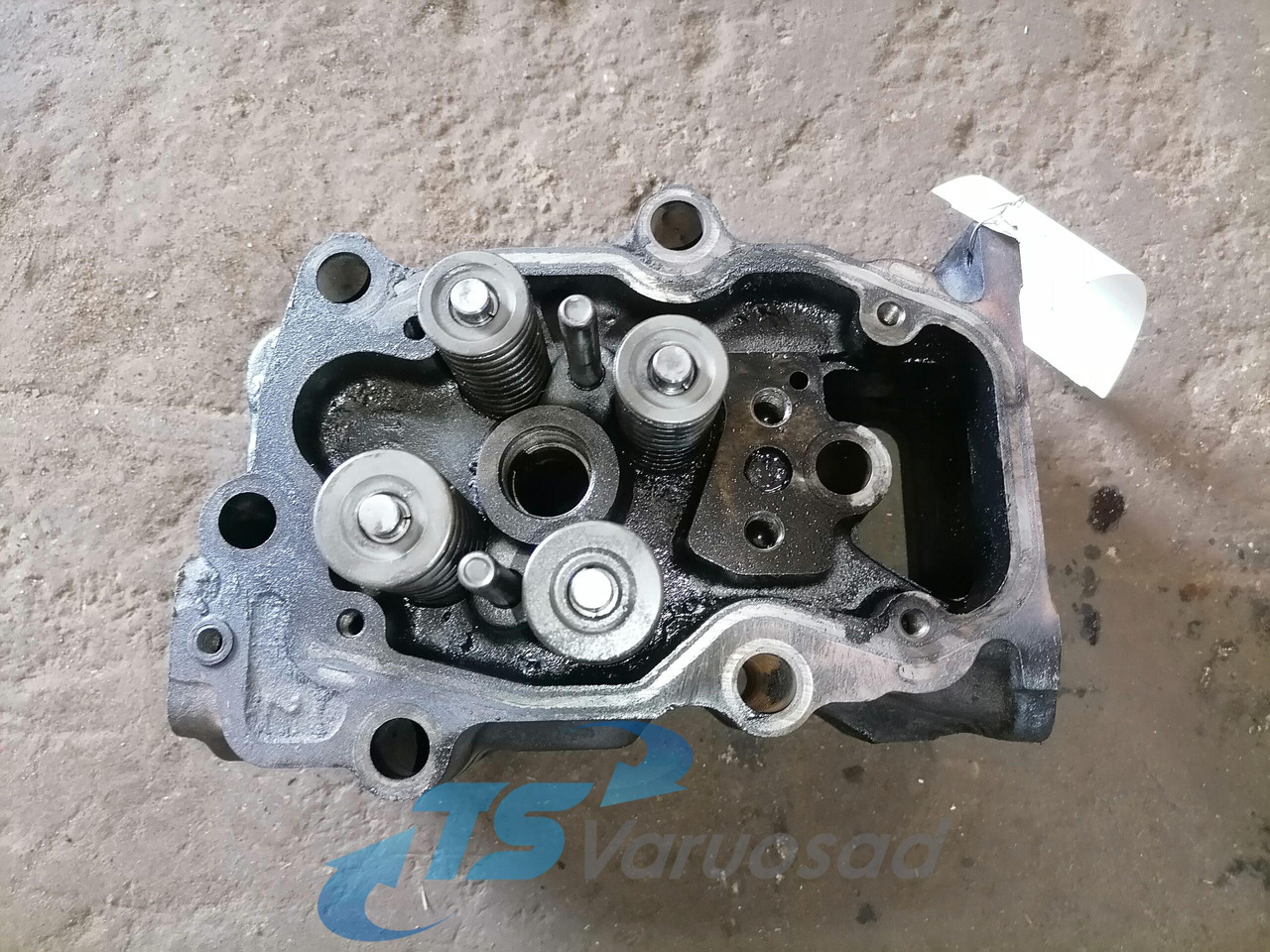 Scania Cylinder head 1388084 - Motorhead for Truck: picture 2 Scania Cylinder head 1388084 - Motorhead for Truck: picture 2