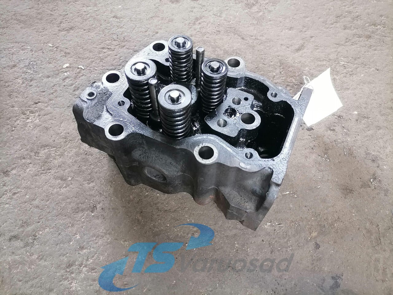 Scania Cylinder head 1388084 - Motorhead for Truck: picture 1 Scania Cylinder head 1388084 - Motorhead for Truck: picture 1