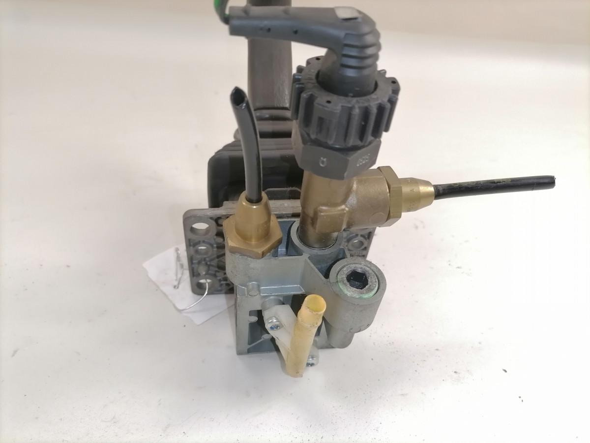 Scania Handbrake control lever 1408332 - Universal part for Truck: picture 4 Scania Handbrake control lever 1408332 - Universal part for Truck: picture 4
